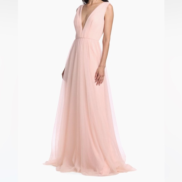 Vera Wang Bride

Vias Pleated Tulle Gown - Picture 4 of 5